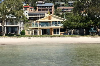 Sandy Beach House Corlette Unit 1 Waterfront WI-FI Aircon with Accommodation Nelson Bay