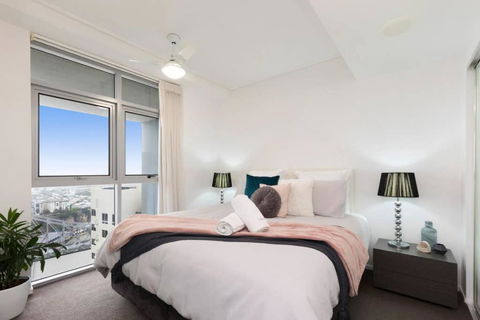 SK1 - 2 Level 2 Bedroom Skyline SkyHome - Accommodation Nelson Bay 2