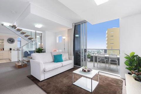 SK1 - 2 Level 2 Bedroom Skyline SkyHome - Accommodation Nelson Bay 3