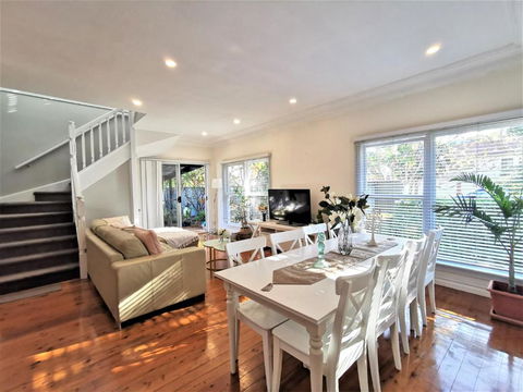 Sydney Meets Miranda, Comfy 4 Bedrooms Corner House - Accommodation Nelson Bay 2