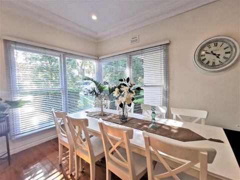 Sydney Meets Miranda, Comfy 4 Bedrooms Corner House - Accommodation Nelson Bay 3