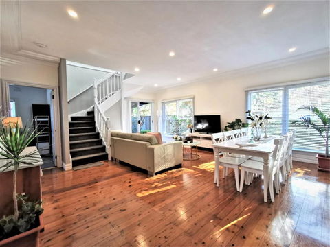 Sydney Meets Miranda, Comfy 4 Bedrooms Corner House - Accommodation Nelson Bay 0