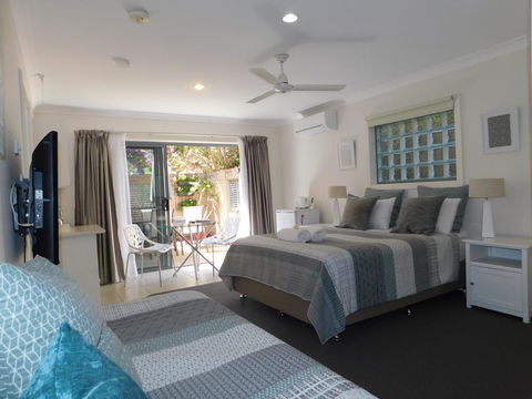 Beachport Bed & Breakfast - Accommodation Nelson Bay 3