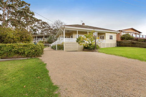 BEACHSIDE GETAWAY - DROMANA - Accommodation Nelson Bay 0