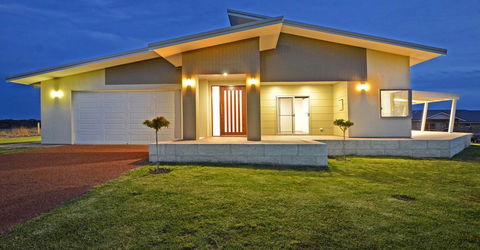 Beaufortia Views - Accommodation Nelson Bay 0