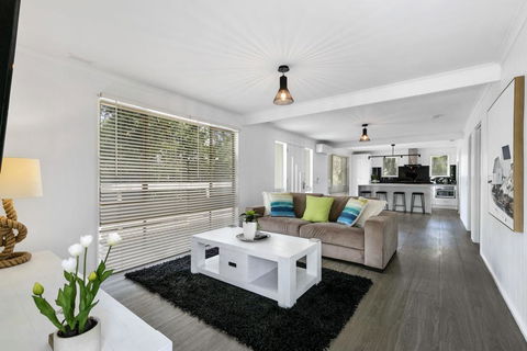 BEAUTY AND THE PEACE - INLET SIDE - Accommodation Nelson Bay 3