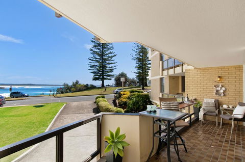 Beauty At The Beach - Modern Beachfront Apartment - Accommodation Nelson Bay 1
