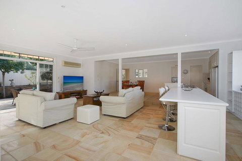 Bella House - Nelsons Bay Accommodation 1