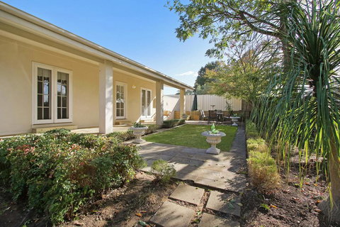 Bella House - Nelsons Bay Accommodation 3