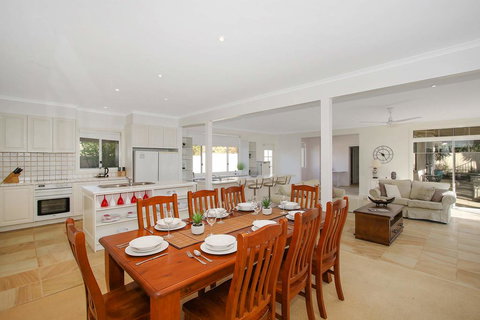 Bella House - Nelsons Bay Accommodation 0