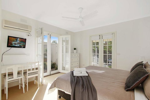 Bella House - Nelsons Bay Accommodation 2