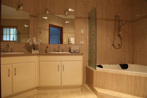 BellbirdHill Bed & Breakfast - Accommodation Nelson Bay 2