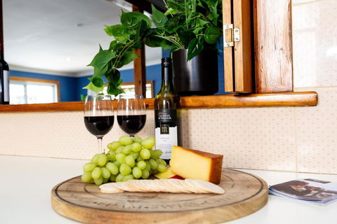 Best Central House - SLEEPS 11 !! - Accommodation Nelson Bay 3