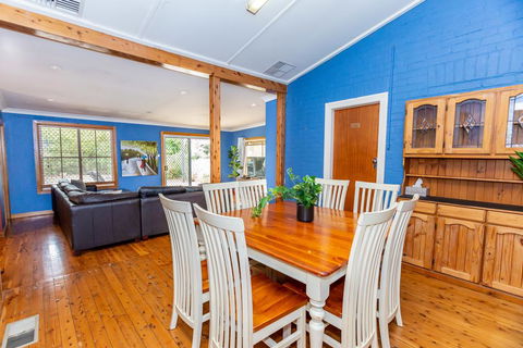 Best Central House - SLEEPS 11 !! - Accommodation Nelson Bay 0