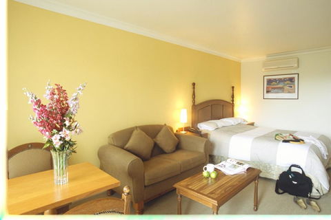 Best Western Plus The Tudor Box Hill - Accommodation Nelson Bay 2