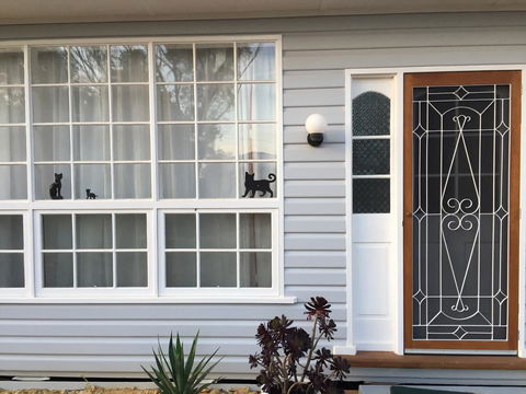 Black Cat Retreat Holiday Home - Accommodation Nelson Bay 2