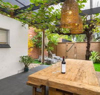Blackbird at Arlo's - The heart of Glenelg - Wifi - Accommodation Nelson Bay