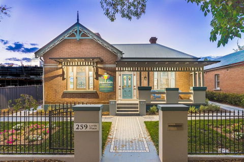 Blue Door Apartments Heritage Charm In CBD - Accommodation Nelson Bay 0