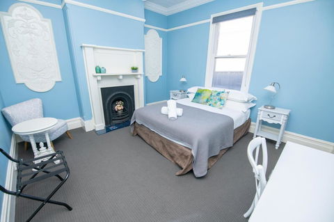 Blue Door Apartments Heritage Charm In CBD - Accommodation Nelson Bay 2