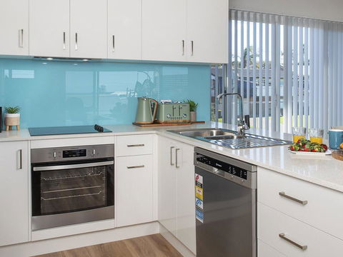 Blue Pelican - Pacific Views, Walk To Beach - Accommodation Nelson Bay 2