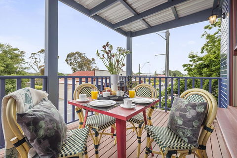 Blue Rosella On Piper - Accommodation Nelson Bay 3