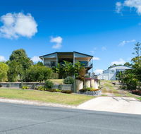 Blue Water Retreat - Upstairs  Downstairs - Accommodation Nelson Bay