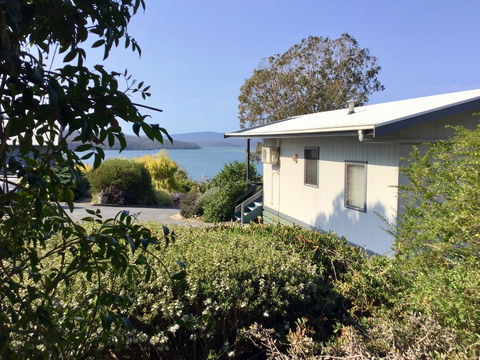 Blue Waters Holiday Cottages - Accommodation Nelson Bay 0