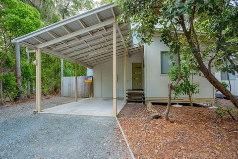 Bluewater 1 - Rainbow Shores, Amazing Location, Easy Walk To Beach, Pool, Aircon, Outdoor Spa - Accommodation Nelson Bay 2