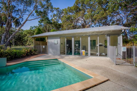Bluewater 1 - Rainbow Shores, Amazing Location, Easy Walk To Beach, Pool, Aircon, Outdoor Spa - Accommodation Nelson Bay 3