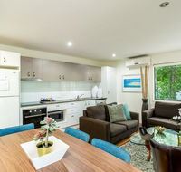 Bluewater 1 - Rainbow Shores Amazing Location Easy Walk To Beach Pool Aircon Outdoor spa - Accommodation Nelson Bay
