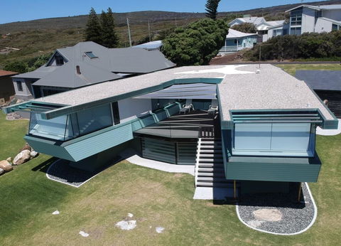 Boathouse - Nearly In The Water And Wonderful Views - Accommodation Nelson Bay 1