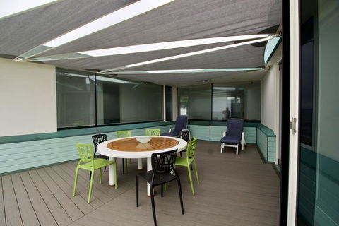 Boathouse - Nearly In The Water And Wonderful Views - Accommodation Nelson Bay 2