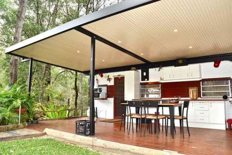 BoBRENE On Tamborine Nude Retreat - Cosy Chalet - Accommodation Nelson Bay 1