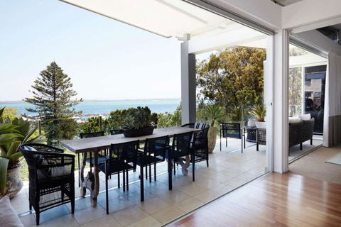 The Waterview, 2 76 Magnus St - Complete Style, Comfort, Luxury And Spectacular Waterviews - Accommodation Nelson Bay 1
