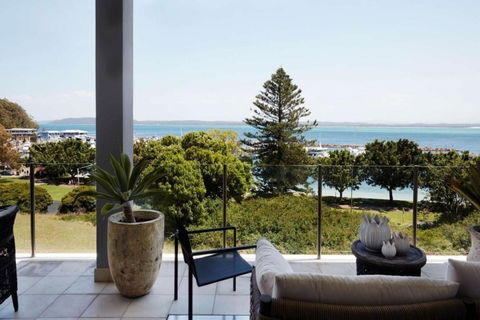 The Waterview, 2 76 Magnus St - Complete Style, Comfort, Luxury And Spectacular Waterviews - Accommodation Nelson Bay 2
