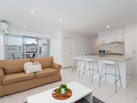 Three Bedroom, Two Bathroom Family Home - Accommodation Nelson Bay 1