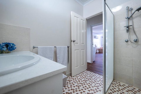 Warmth House Nr Airport 2rooms 5beds Yard N Parking - Accommodation Nelson Bay 3