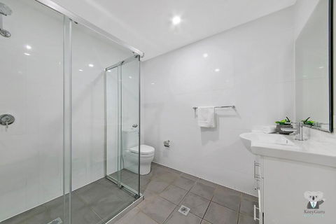 WARRICK FRAM 3 BEDS APT FREE PARKING WALK TO WESTFIELD CLOSE TO HOSPITAL NWF003 - Accommodation Nelson Bay 3