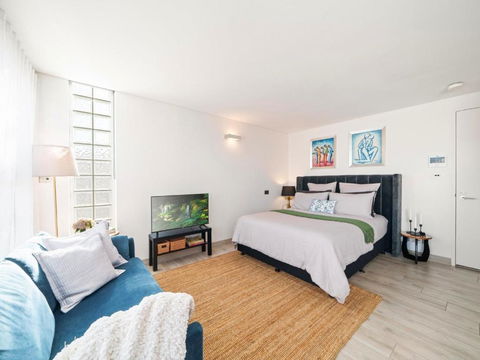 XQ Collection La Casa De Frida - Modern Studio With Balcony - Accommodation Nelson Bay 3