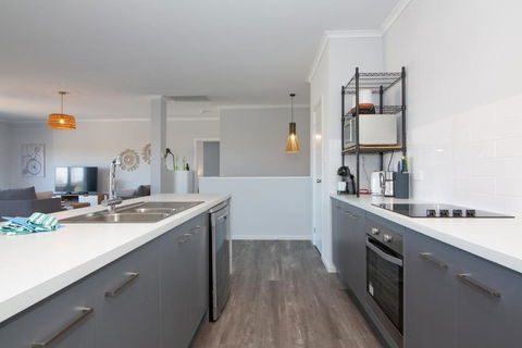 Xanadu - Aldinga Beach - C21 SouthCoast Holidays - Nelson Bay Accommodation.com 3