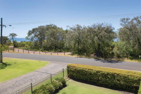 XYZ Holiday Home - Accommodation Nelson Bay 2