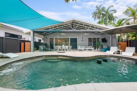 A Sumptuous Poolside Family Oasis At Gardens Villa - Accommodation Nelson Bay 0