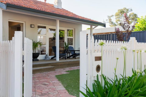Guildford Cottage By Swan Bnb Management - Accommodation Nelson Bay 0