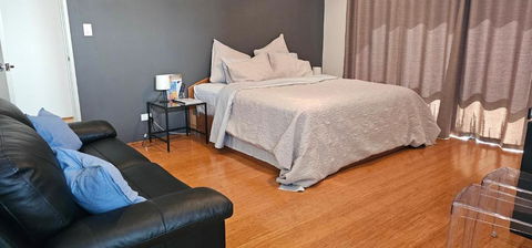 Private King Bed Guest Suite - Nelsons Bay Accommodation 0