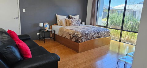 Private King Bed Guest Suite - Nelsons Bay Accommodation 2