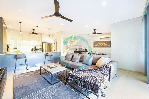 ZEN ARCTIC Luxury 2-Story T/House + Pool & Markets - Accommodation Nelson Bay 1