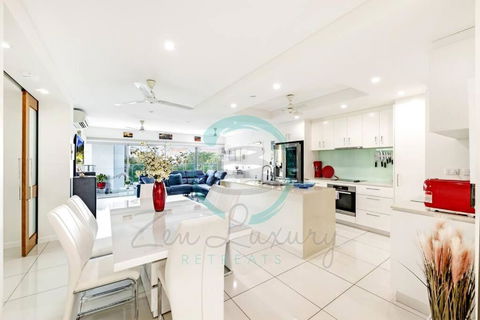 ZEN Tree Blossom: 3-BR Luxury Apt Near Waterfront - Accommodation Nelson Bay 0