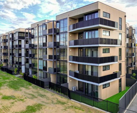 ZMITH Apartment - BROOKE, - Near AIS, GIO Stadium, UC, & Nth - Canberra Hospital - Accommodation Nelson Bay 2