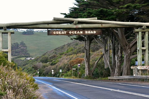 Small-Group Great Ocean Road And Twelve Apostles Full-Day Tour - Accommodation Nelson Bay 0