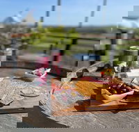 8-Hour Deluxe FoodDrink Tour in the Breathtaking Yarra Valley - Accommodation Nelson Bay